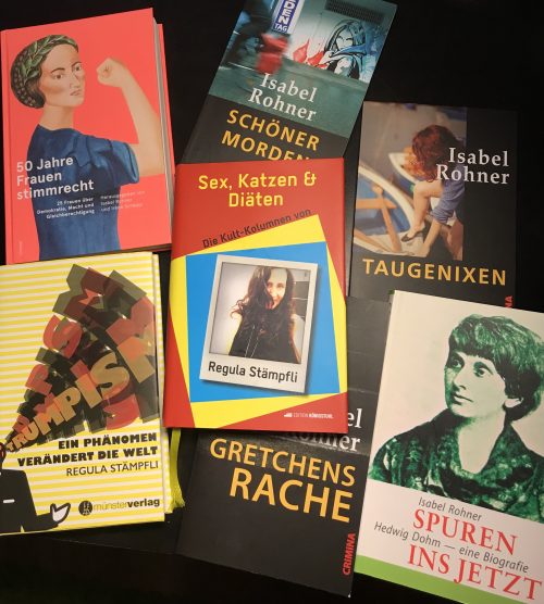 Die Bücher der #diepodcastin: Isabel Rohner & Regula Stämpfli mit ihren eigenen Werken.